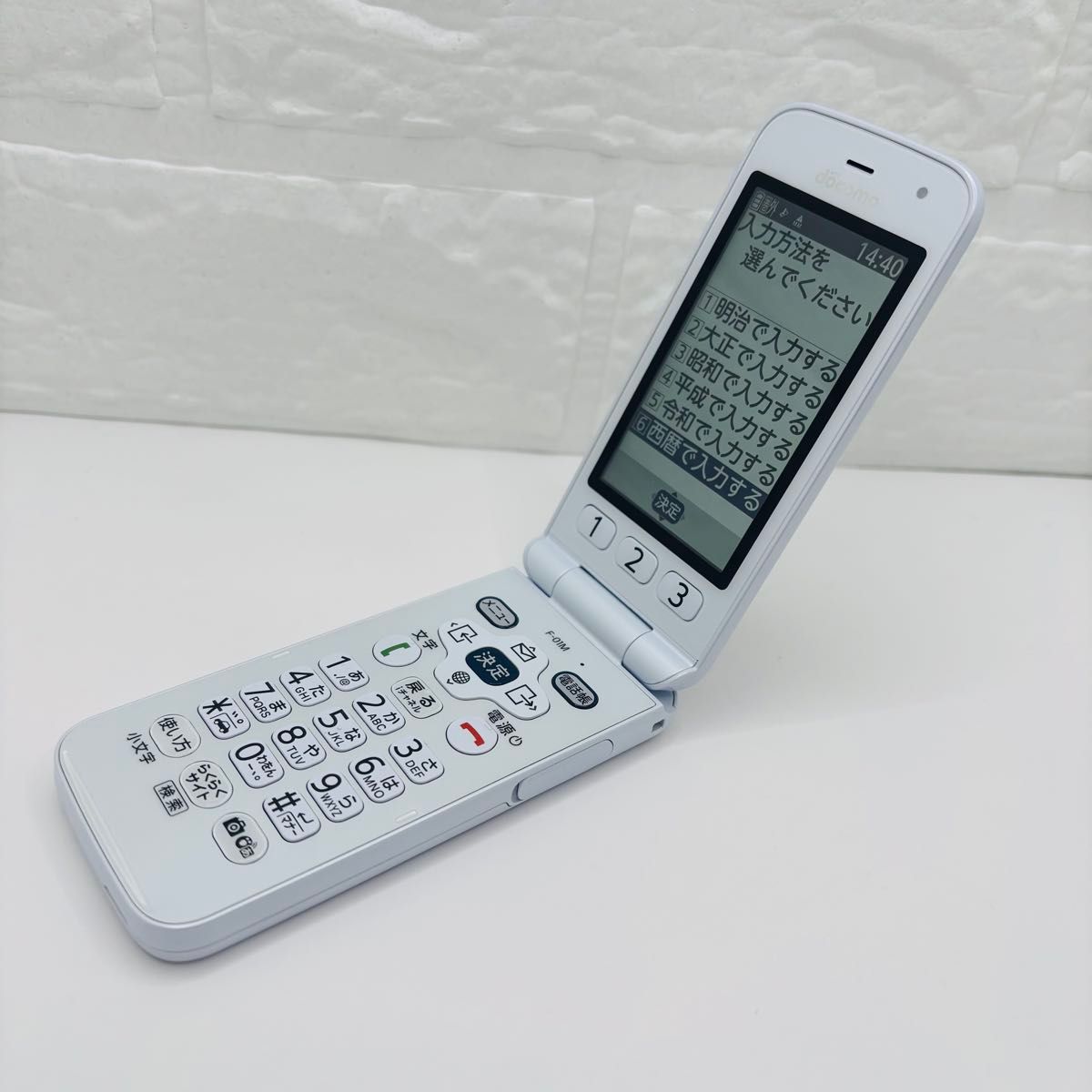 らくらくホン F-01M ドコモ ガラケー ホワイト 卓上ホルダ｜Yahoo