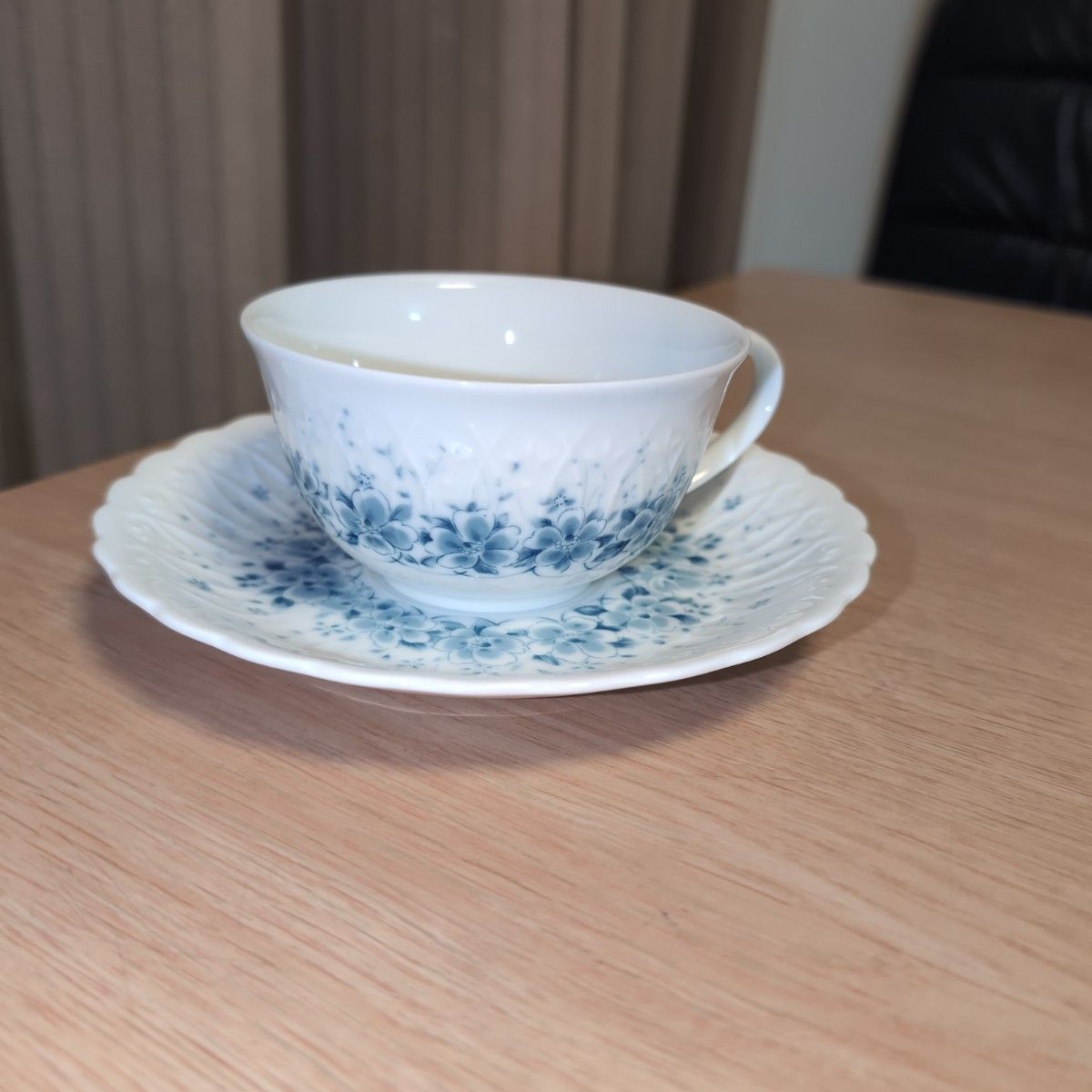 白と青の花模様 ティーカップ・ソーサー 3個セットHOYA CHINA【美品