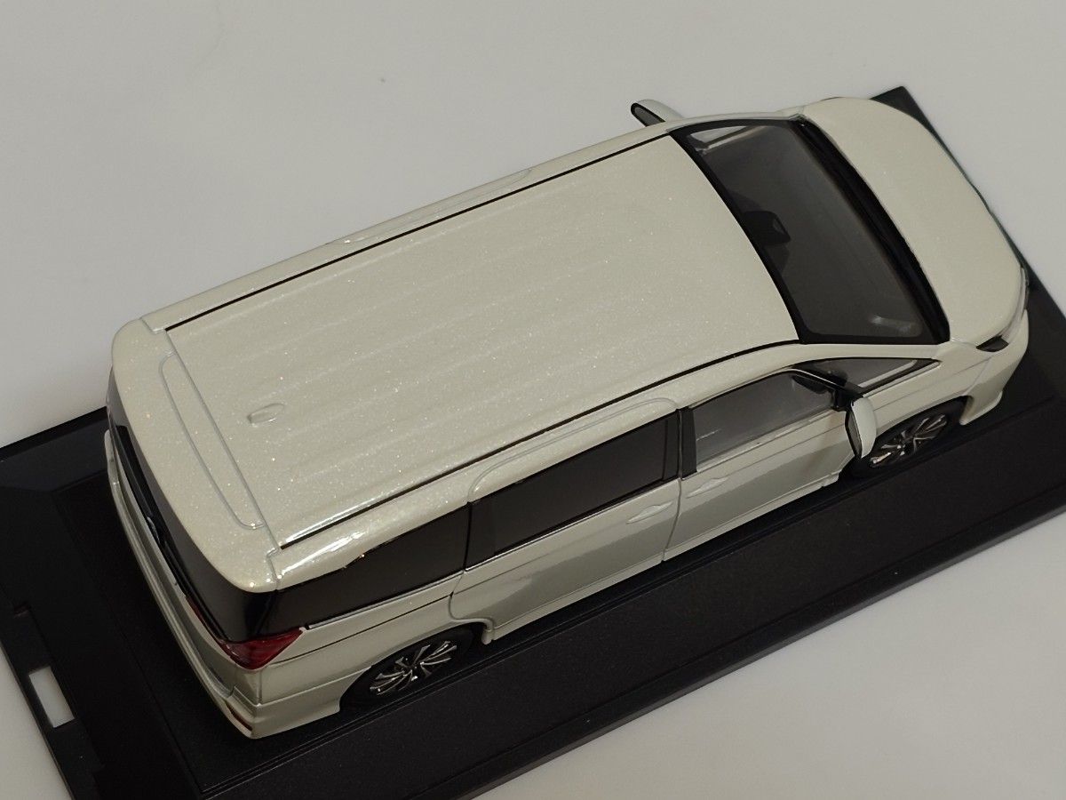 トヨタ 新型ノア カラーサンプル ミニカー 90系 ホワイトパール