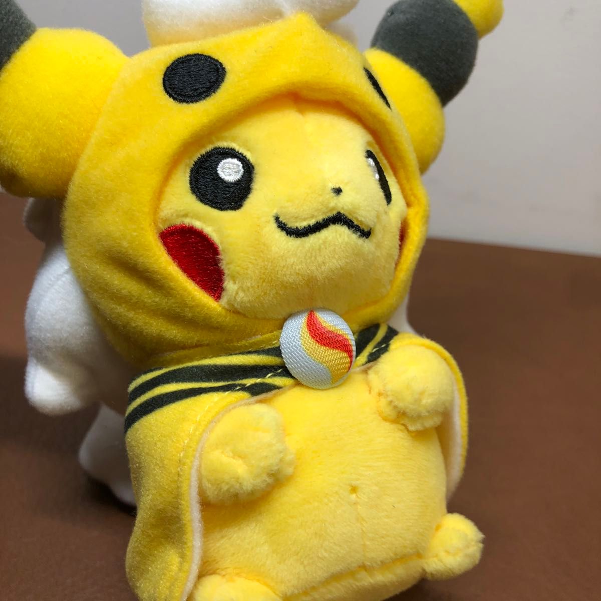 マスコット メガデンリュウのポンチョを着たピカチュウ ぬいぐるみ