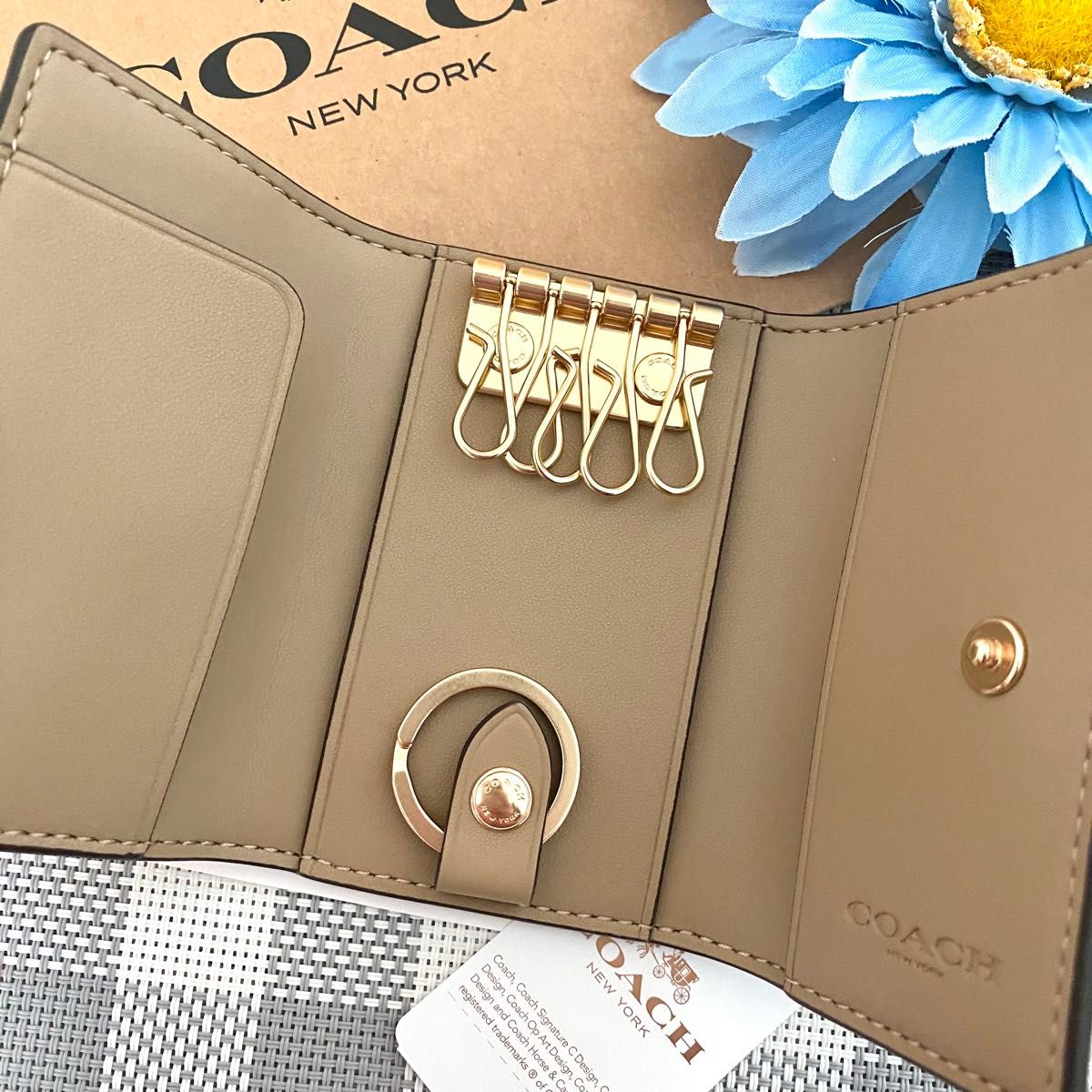 新品 正規品 COACH(コーチ)キーケース ホワイト 花柄 レザー キー