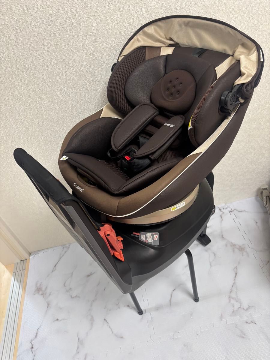 美品 コンビ ネルーム エッグショック NC-470 茶 回転式 シートベルト