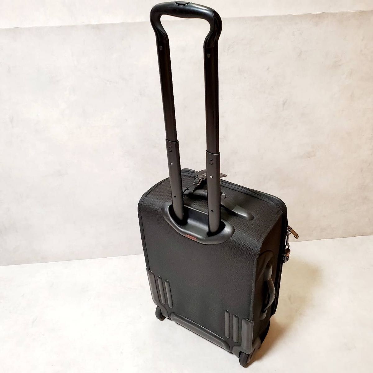 良品】TUMI 22020D4 2輪 キャリーケース 拡張機能付き ガーメント