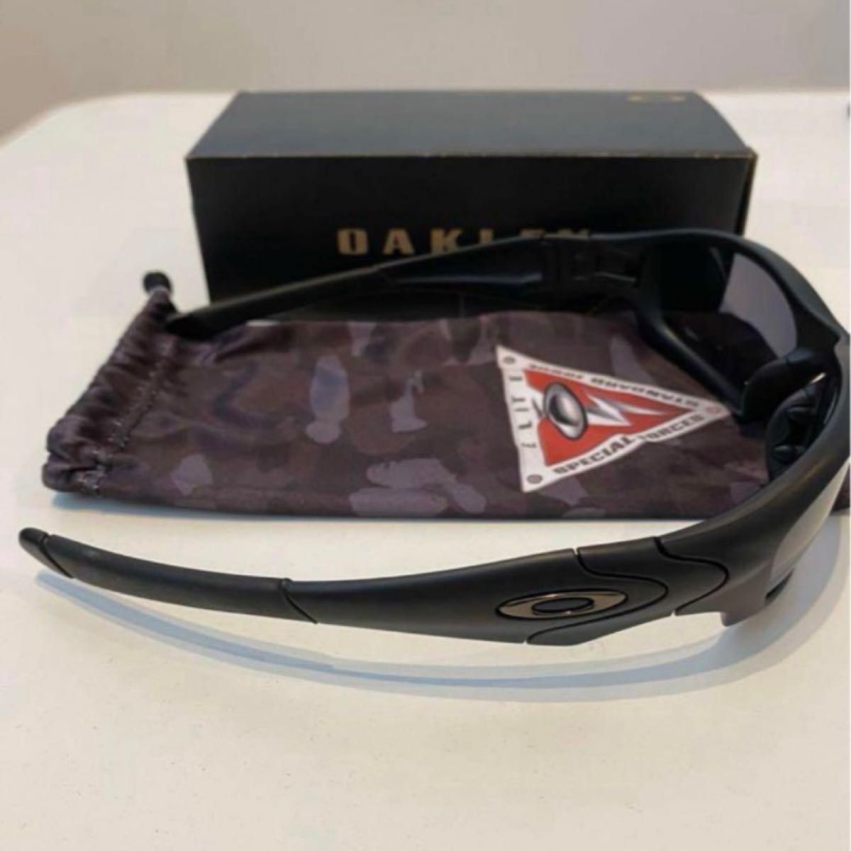 ioさん着用モデル オークリー OAKLEY STRAIGHT JACKET oo9039 11-013