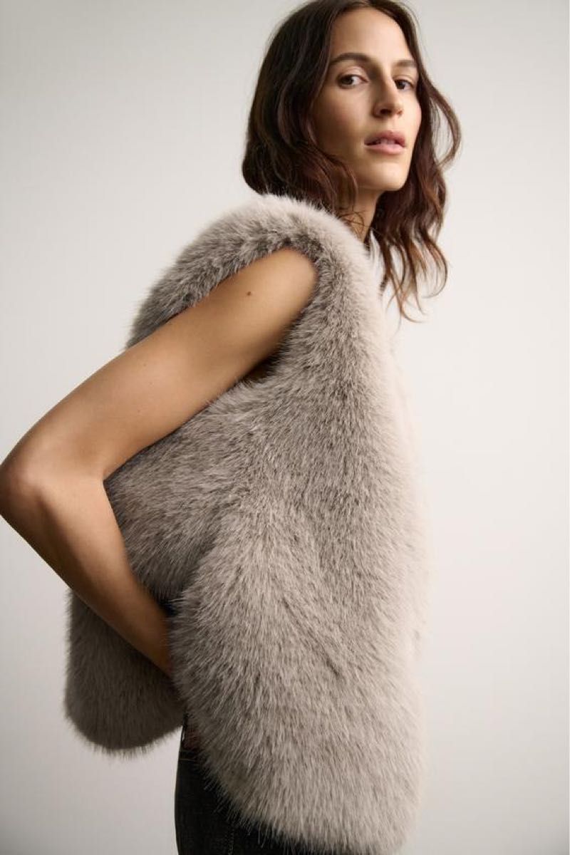 極美品 ZARA ZW COLLECTION フェイクファーベスト M｜Yahoo!フリマ（旧