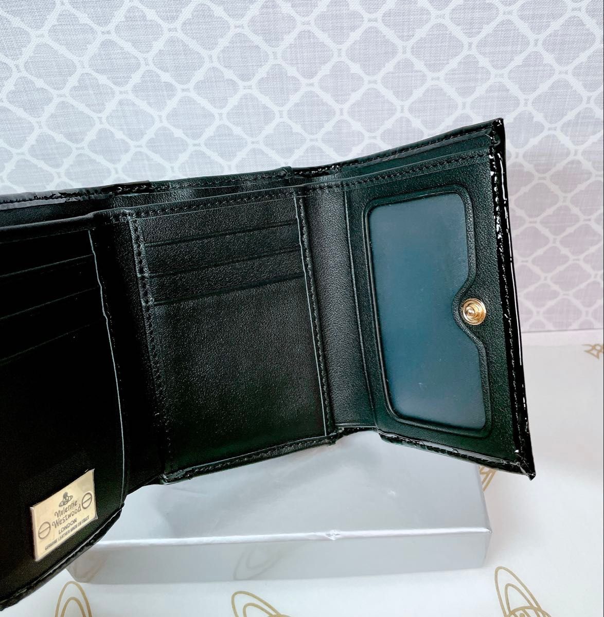 大人気 ショッパー付】新品 Vivienne Westwood エナメル 黒 3つ折財布