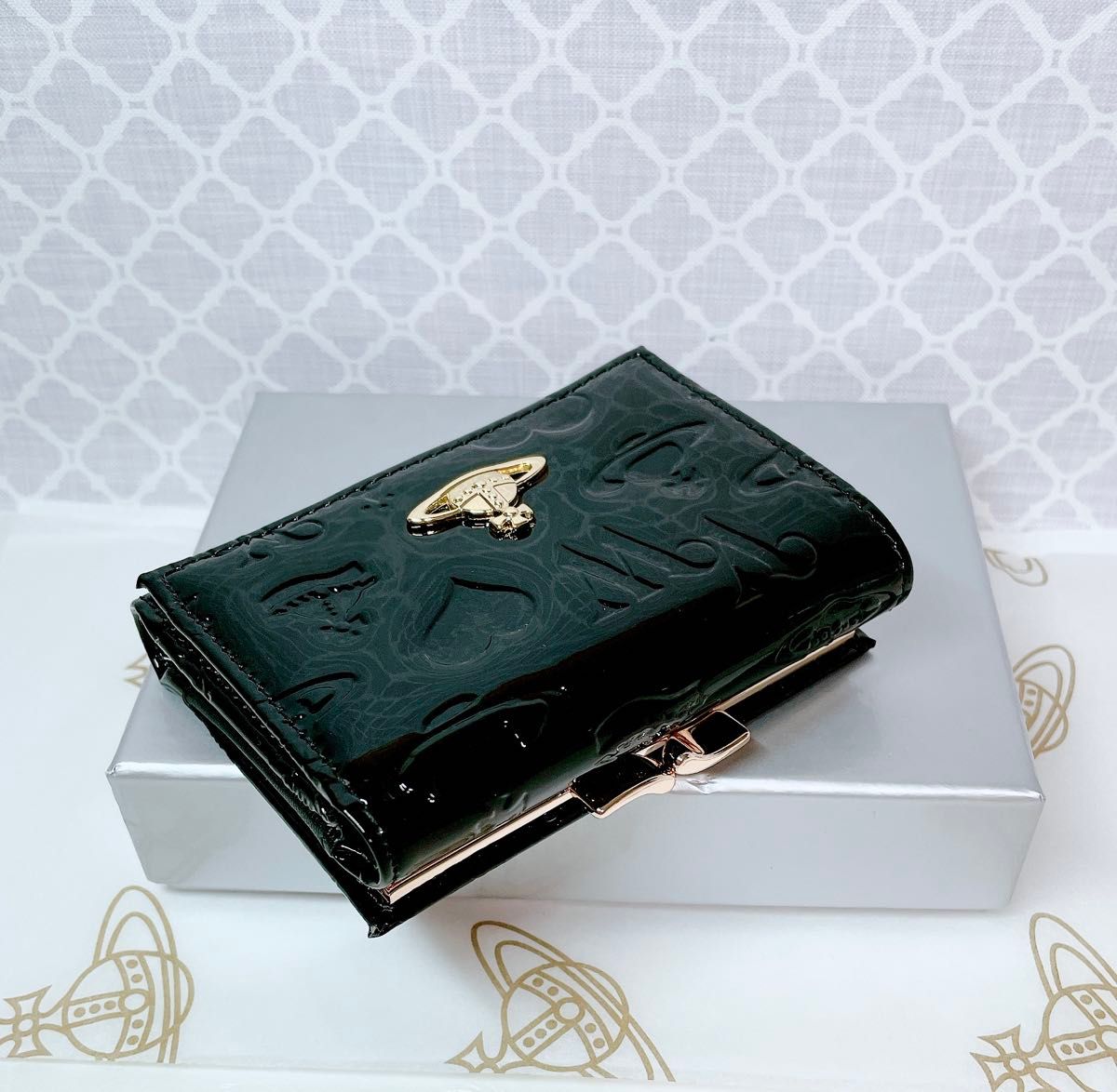 大人気 ショッパー付】新品 Vivienne Westwood エナメル 黒 3つ折財布