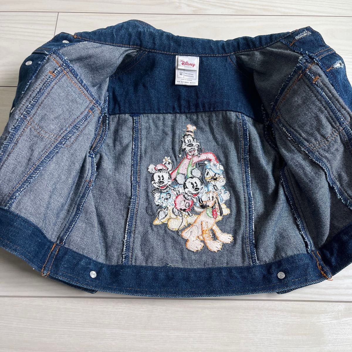 ディズニーストア デニムジャケット ディズニーキャラ刺繍