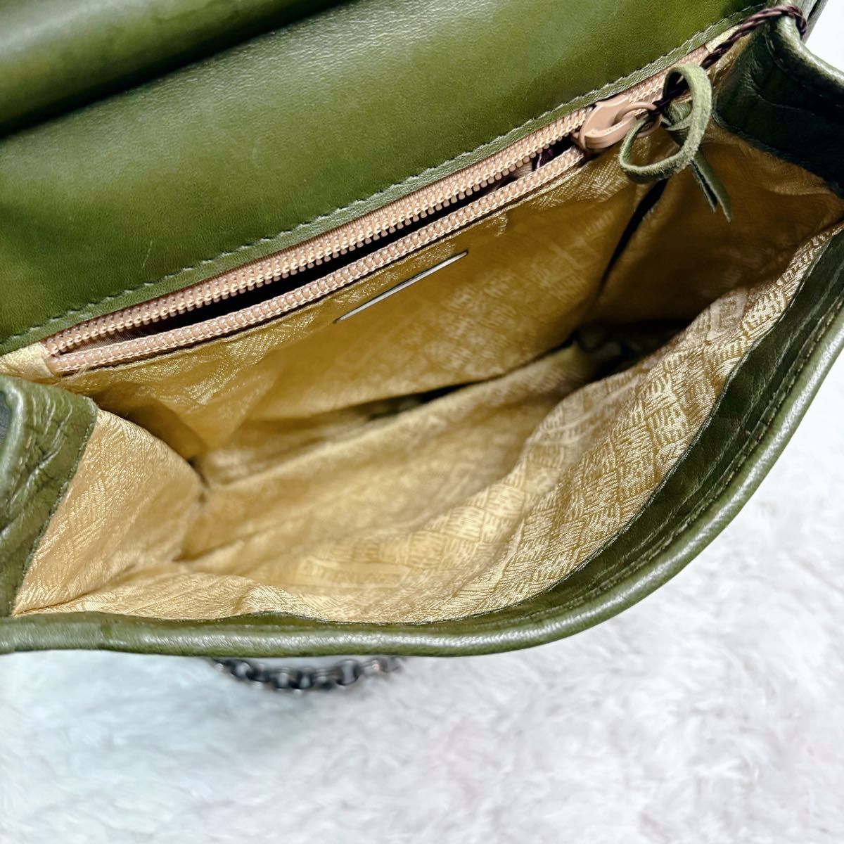 BOTTEGA VENETA イントレチャート ボッテガヴェネタ レザー ショルダー