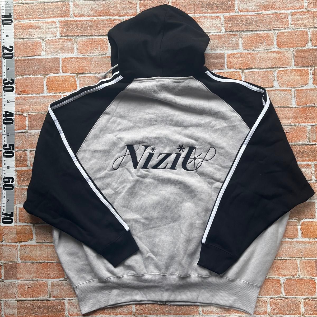 NiziU 2024-2025 