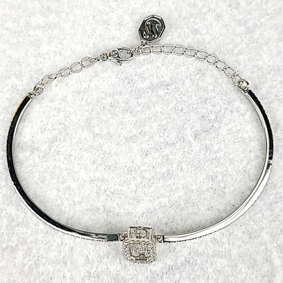 未使用級 スワロフスキー Swarovski ブレスレット Millenia バングル