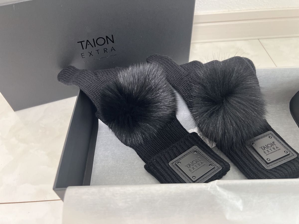 新品未使用TAION EXTRA ノベルティ フォックスファー手袋グローブ