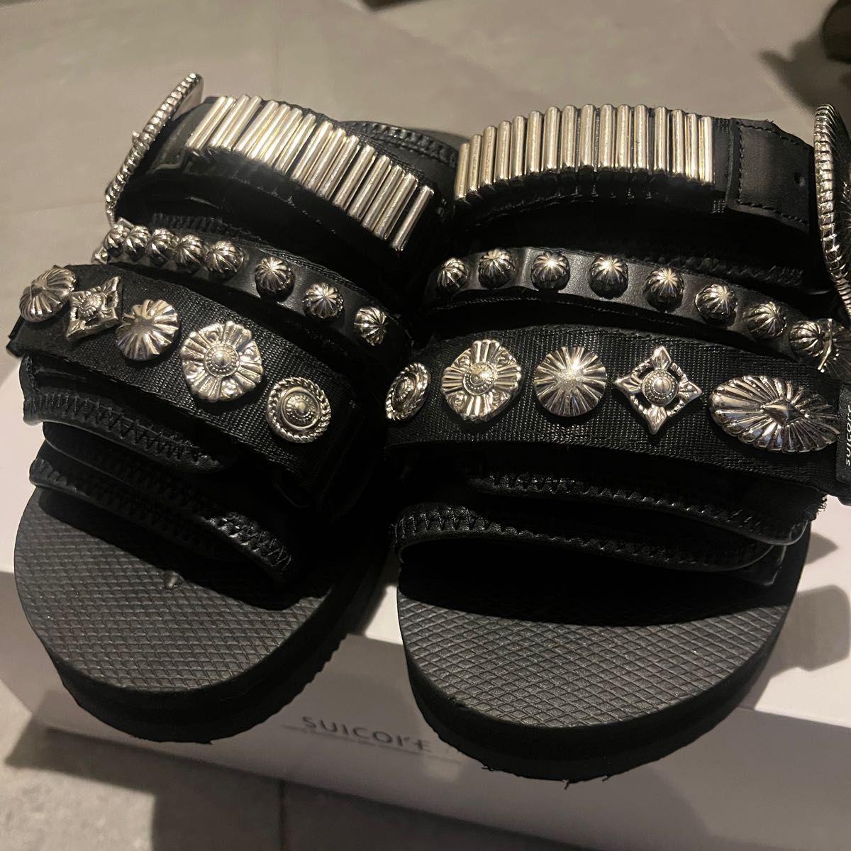 TOGA suicoie トーガ スタッズ メタル サンダル 黒 シルバー｜Yahoo