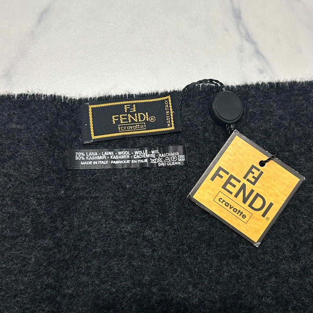 新品未使用タグ付】カシミヤ混 イタリア製 FENDI フェンディ ロゴ刺繍