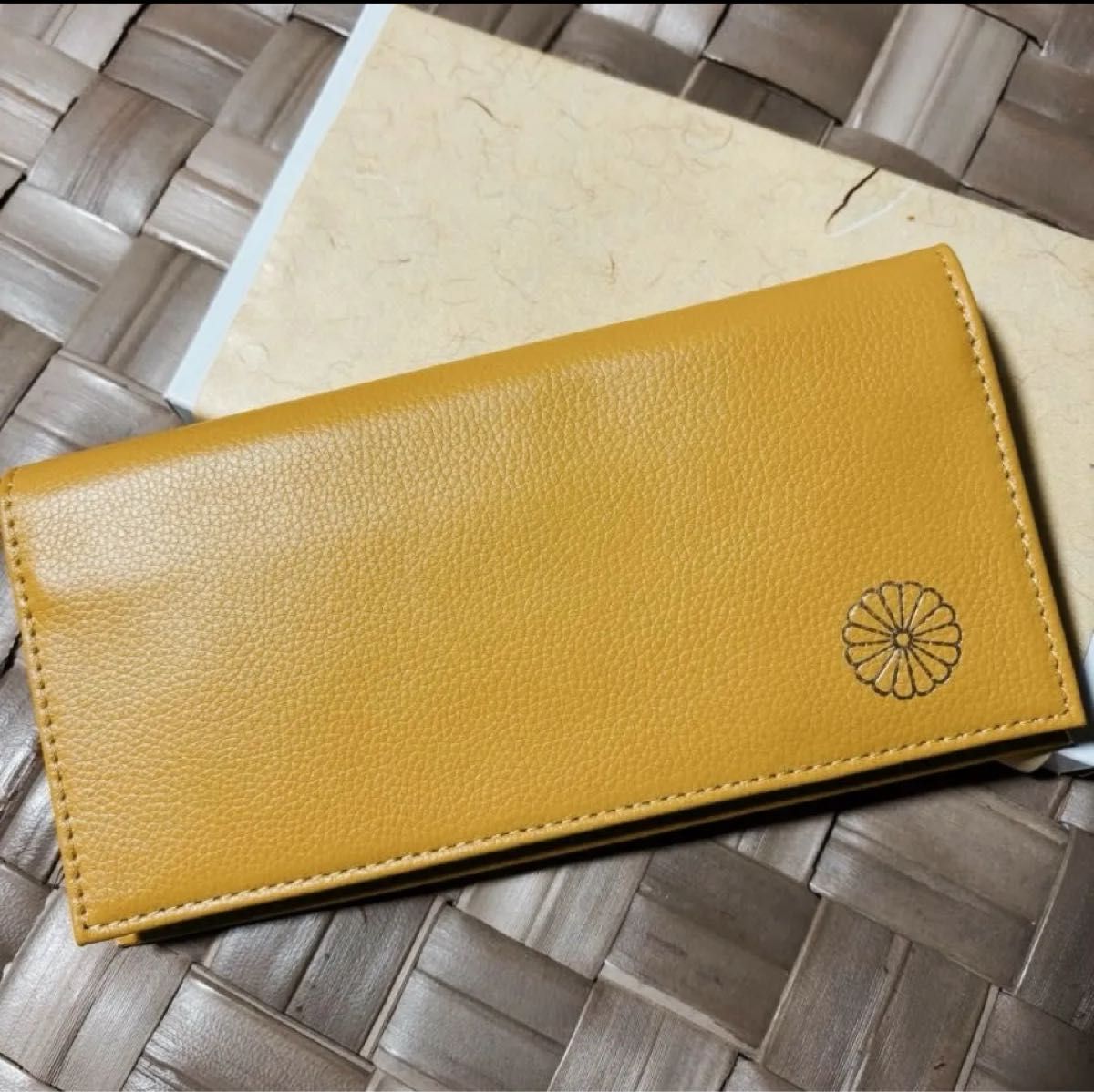 新品未使用高級感がある牛革 皇居限定品 長財布 黄色 金運に 皇居 長
