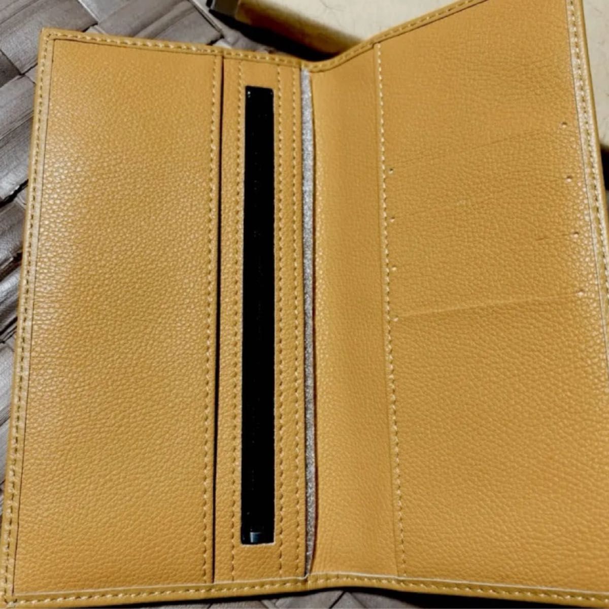 新品未使用高級感がある牛革 皇居限定品 長財布 黄色 金運に 皇居 長