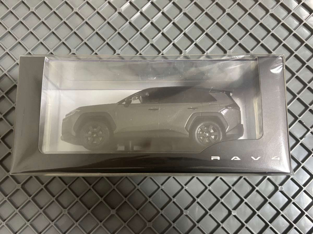 4 新型RAV4 カラーサンプル Adventure ブラック×アーバンロック｜Yahoo