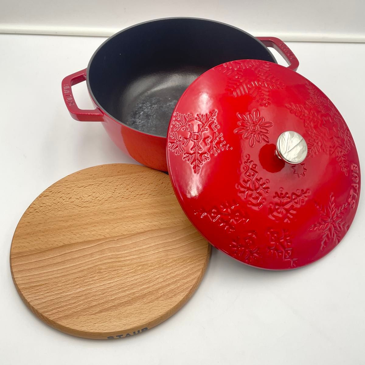 美品 ストウブ スノークリスタルココット 24cm マグネット トリベット