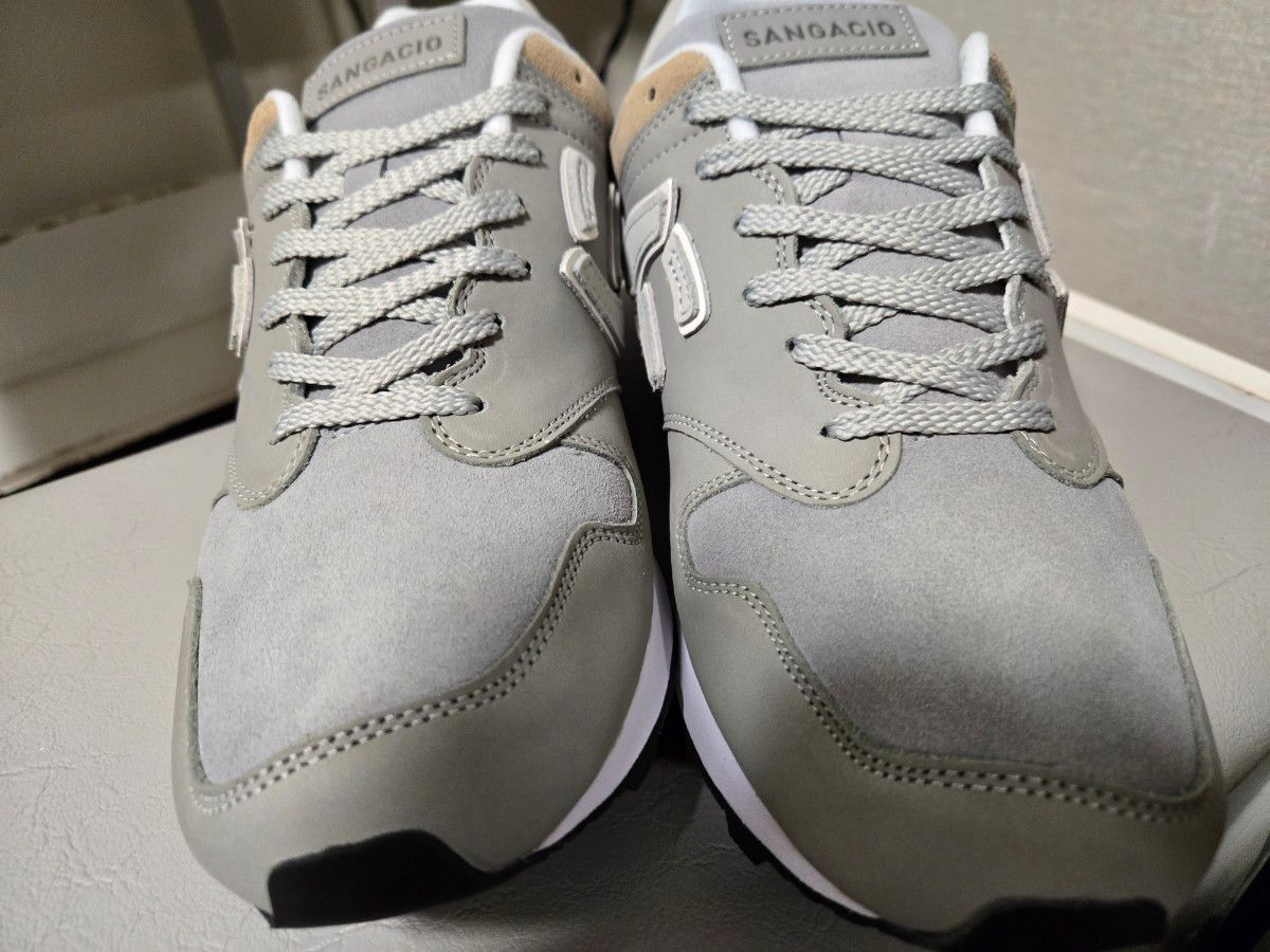 28 5㎝】新品未使用 にゅスニーカー「GRAY」10周年限定モデル【当選品