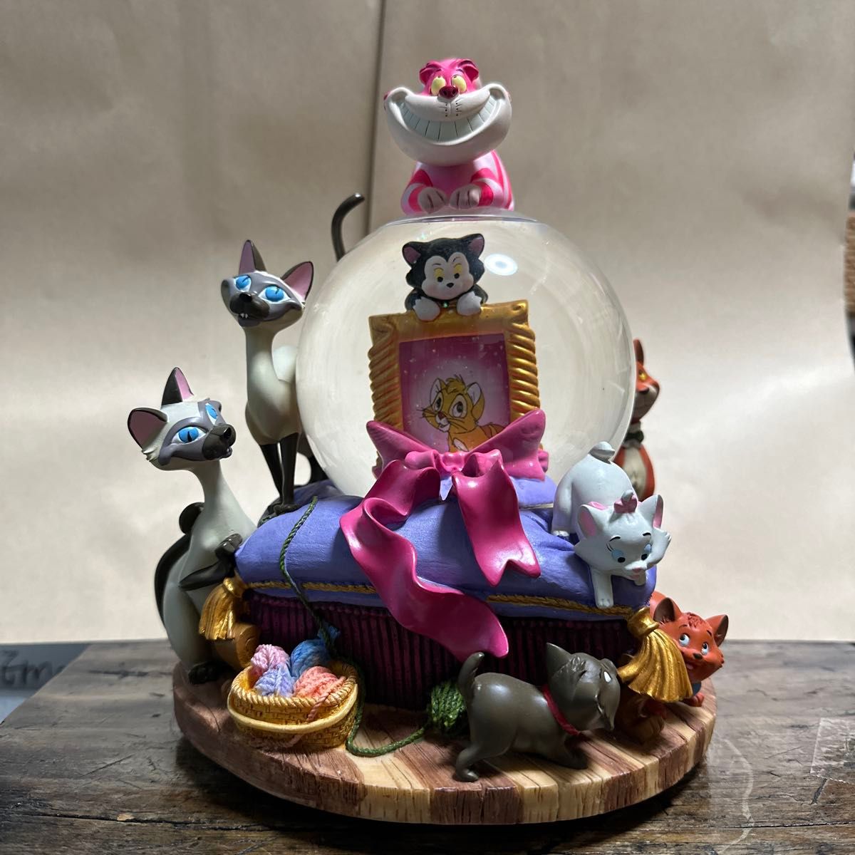 ディズニー 猫キャラクター スノードーム マリー シャム猫 チェシャ猫
