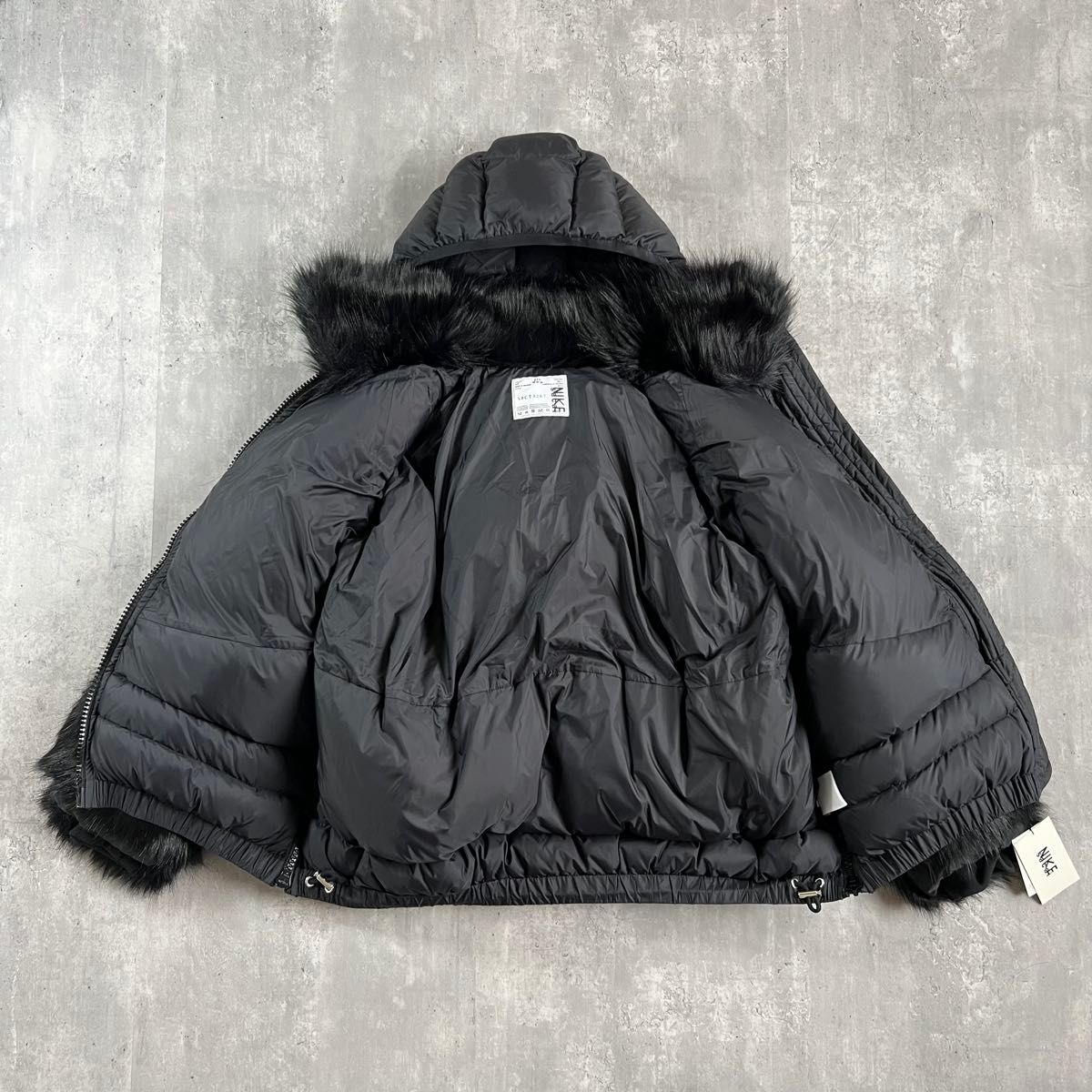 NIKE(ナイキ) × sacai(サカイ) フェイクファー コラボダウンジャケット
