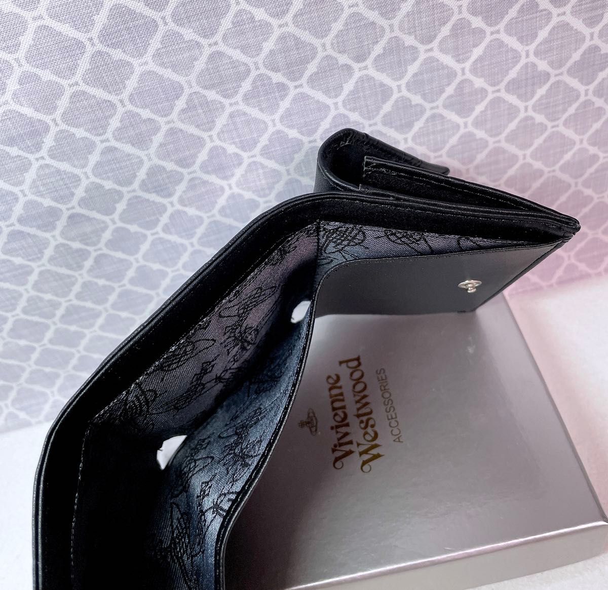 内柄も素敵 最新作】Vivienne Westwood 三折り財布 マット 黒｜Yahoo