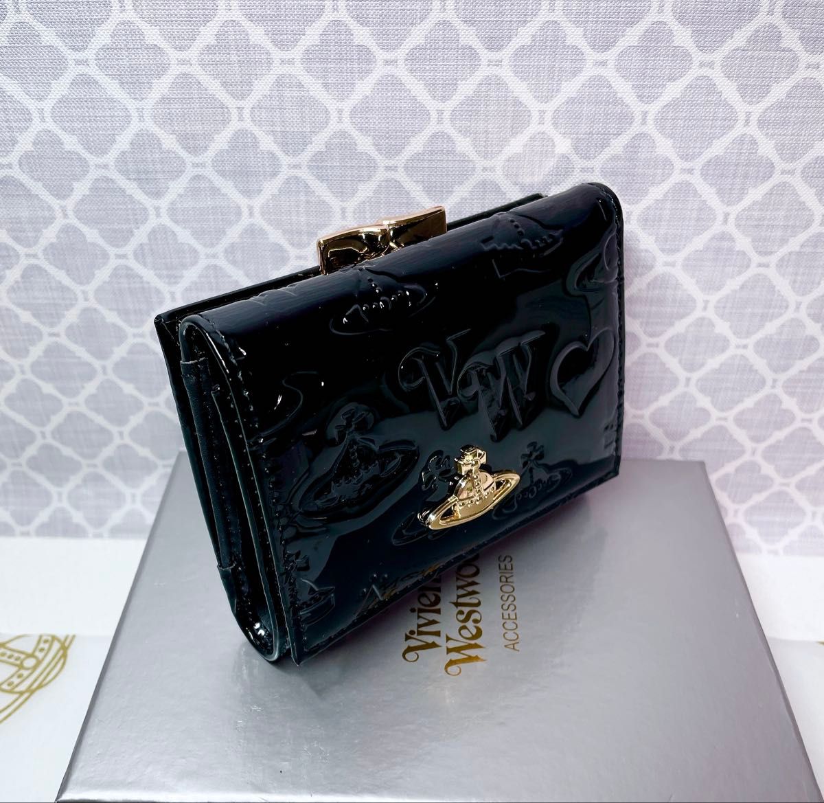 大人気 ショッパー付】新品 Vivienne Westwood エナメル 黒 3つ折財布