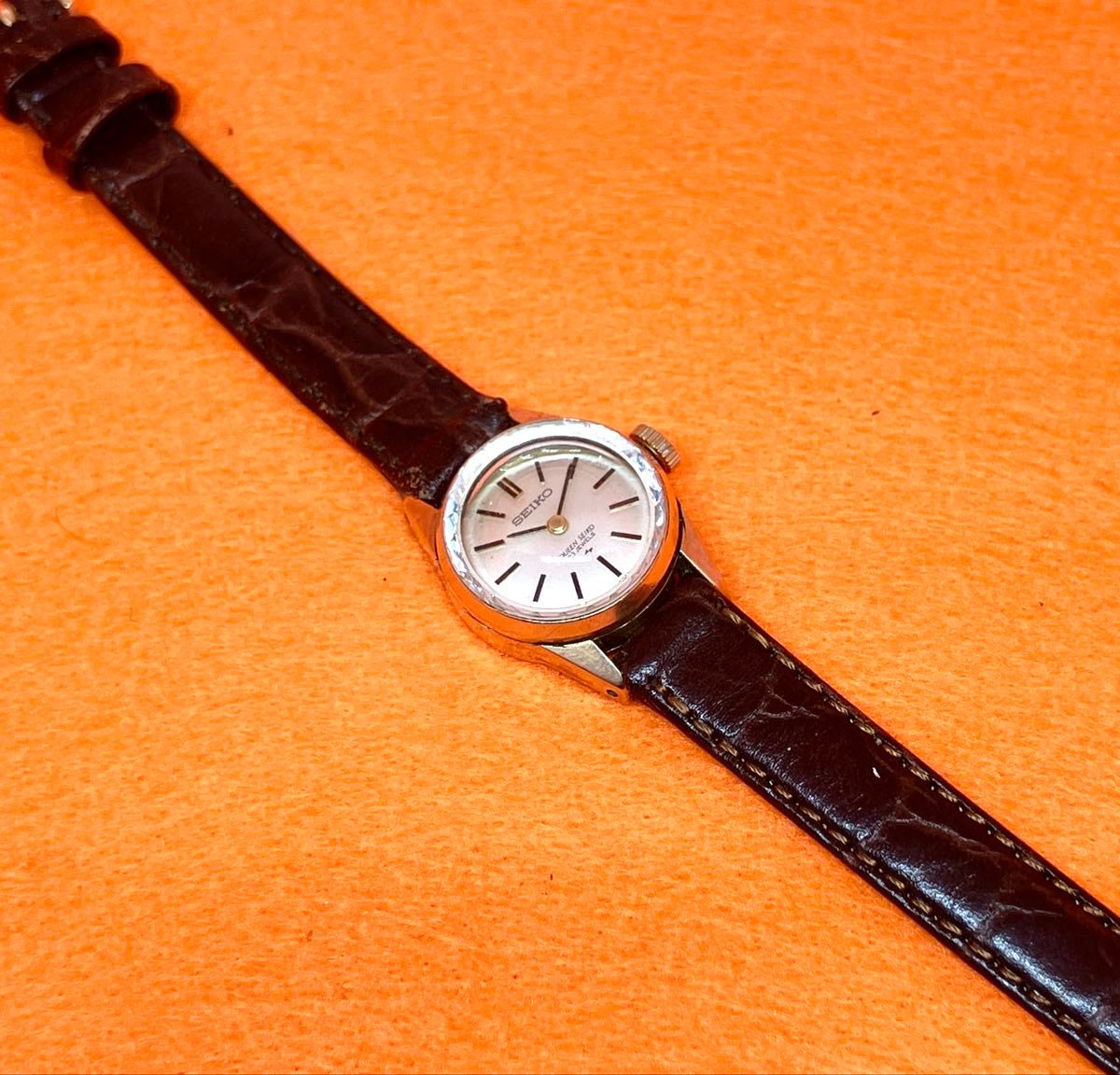 1968年製 SEIKO QUEEN SEIKO 23JEWELS カットガラス 手巻き レディース
