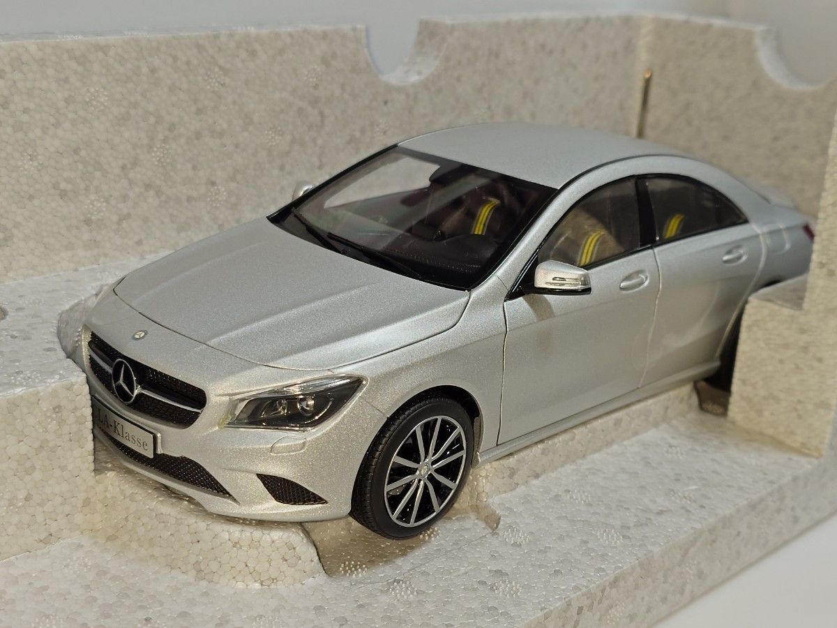 正規品 メルセデスベンツ CLAクラス 1/18 ミニカー シルバー CLA-CLASS