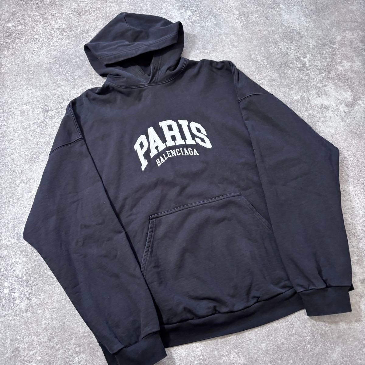 BALENCIAGA PARIS 刺繍ロゴ パーカー ブラック スウェット