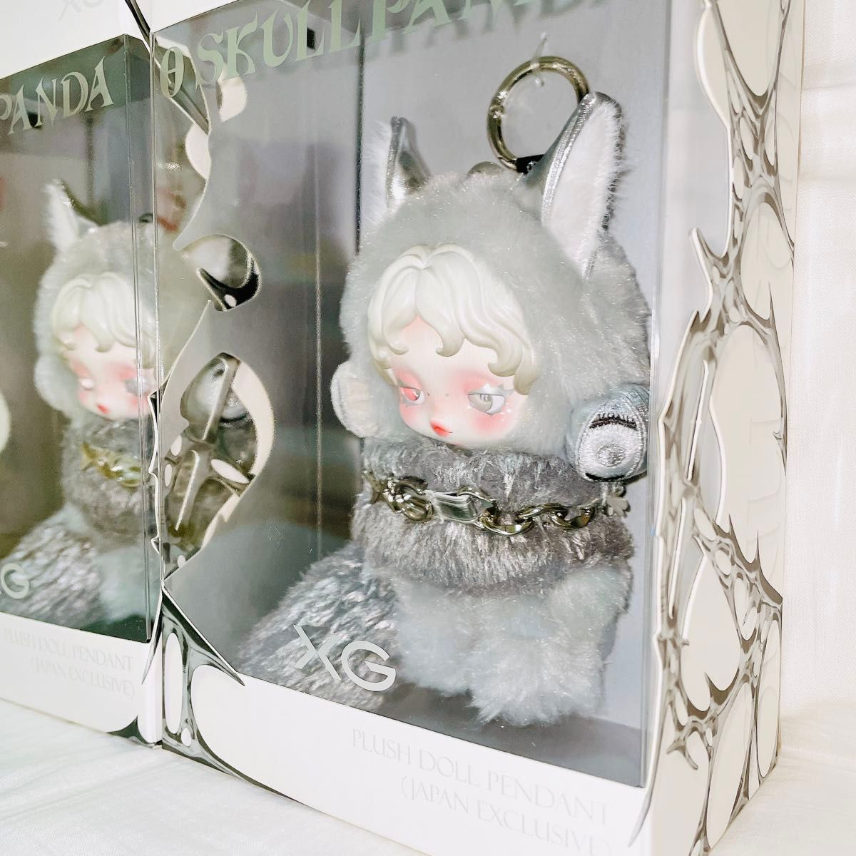 POP MART SKULLPANDA XG スカルパンダ ぬいぐるみペンダント（日本限定