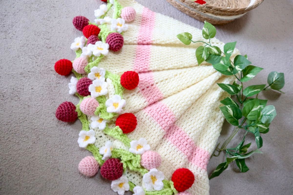 月3名限定】ハンドメイド ブーケブランケット いちごブランケット