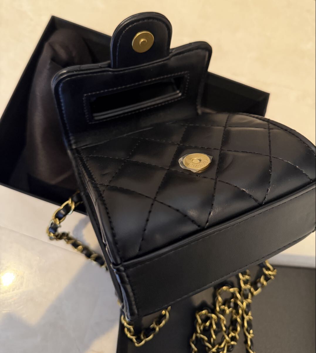 未使用 CHANEL ノベルティ ミラー付き キルティング ハンドバッグ