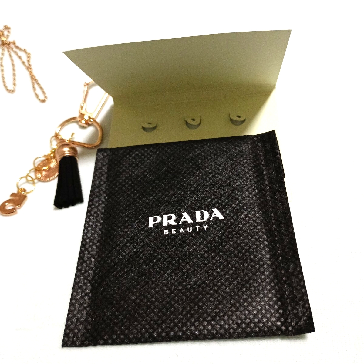 PRADA ノベルティチャームトップ 2点 1点はチェーン付き 小物 袋付き