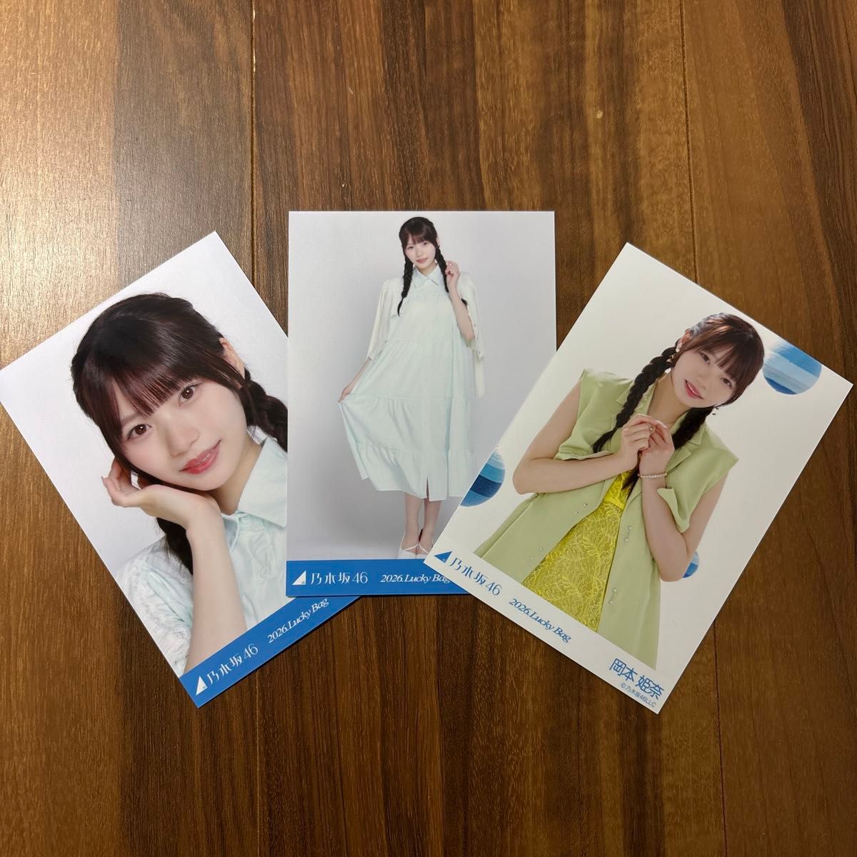 岡本姫奈さん 生写真シャツワンピース&カレンダー衣装2026年福袋