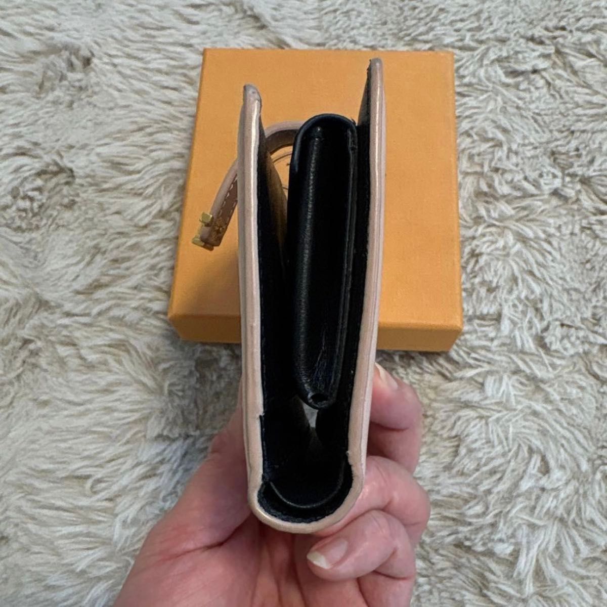 TOD'S トッズ ピンクベージュ 二つ折り財布 Tタイムレス ゴールド金具