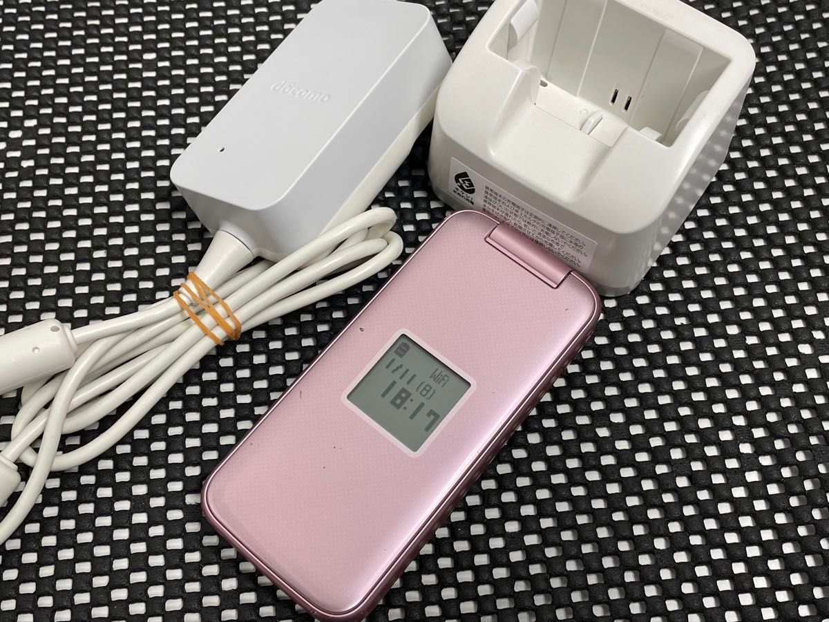 らくらくホン F-01M ピンク ガラホ 4G LTE Volte SIMロック解除済み