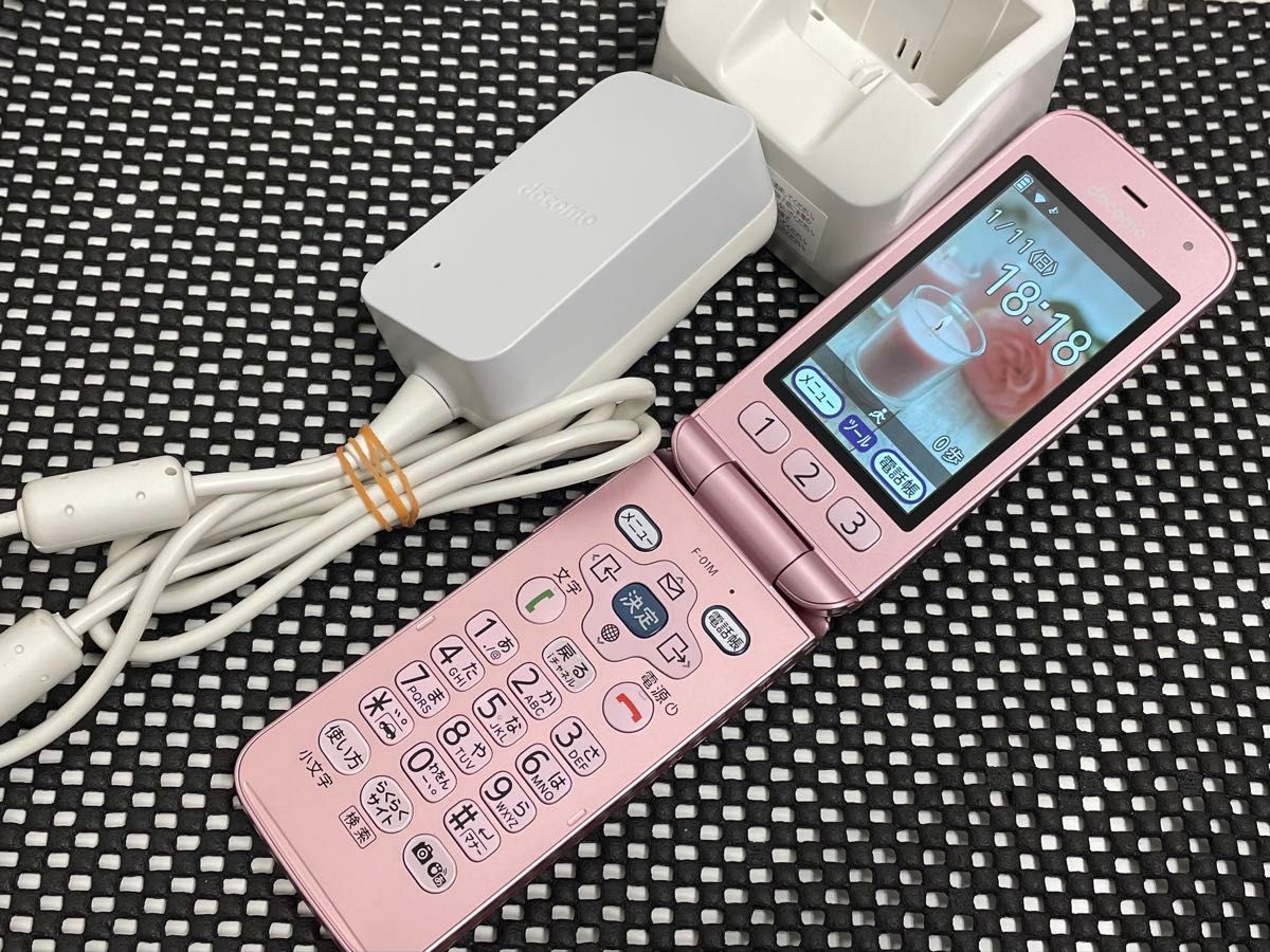 らくらくホン F-01M ピンク ガラホ 4G LTE Volte SIMロック解除済み