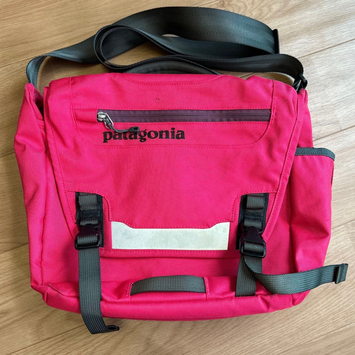 Patagonia パタゴニア メッセンジャーバッグ ショルダーバッグ ピンク