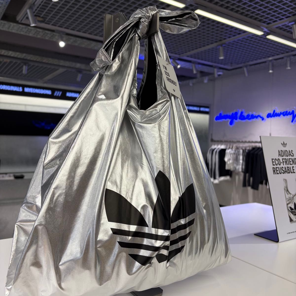 韓国限定】adidas アディダスエコバッグ シルバー再入荷いたしました