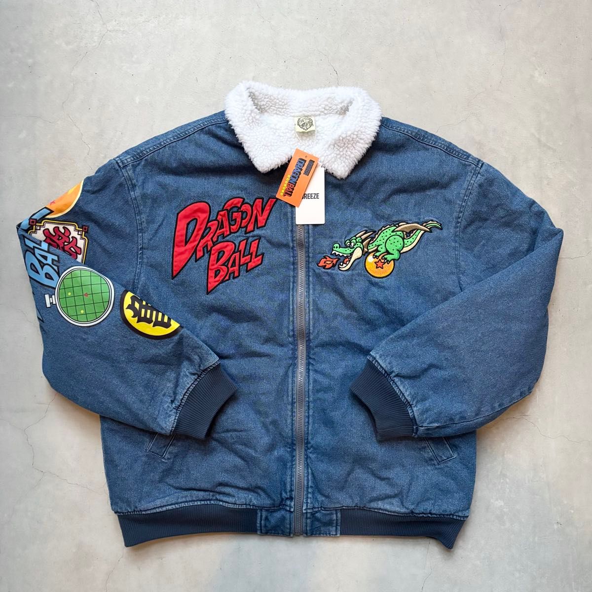 新品タグ付】BREEZE ドラゴンボールコラボ デニムボアジャケット 大人