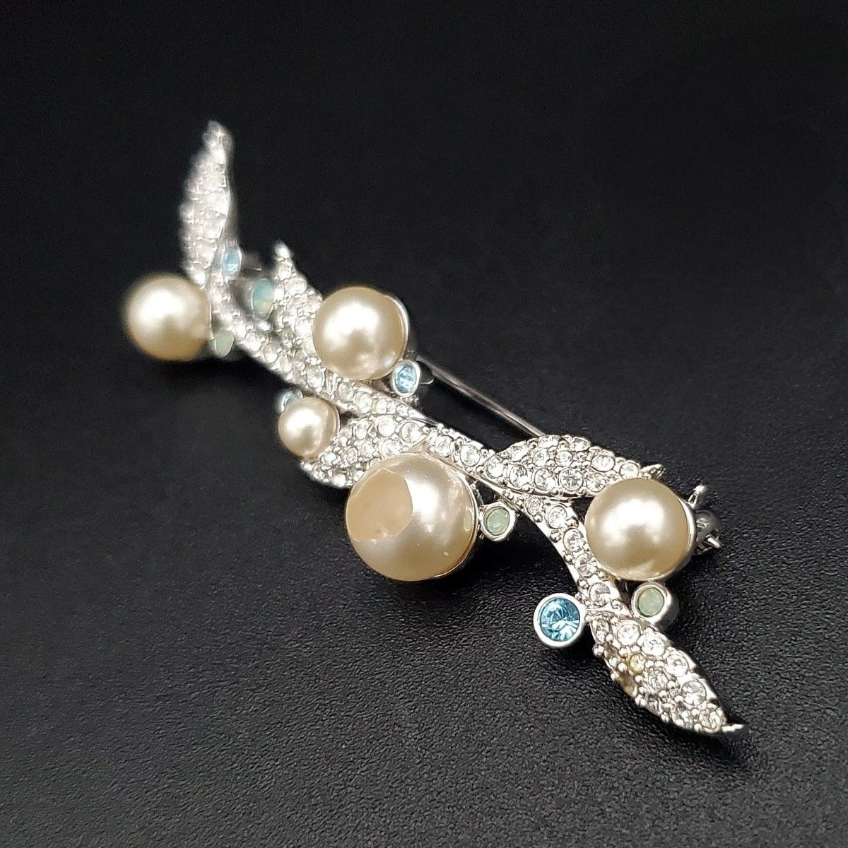 SWAROVSKI スワロフスキー ブローチ クリスタル ラインストーン