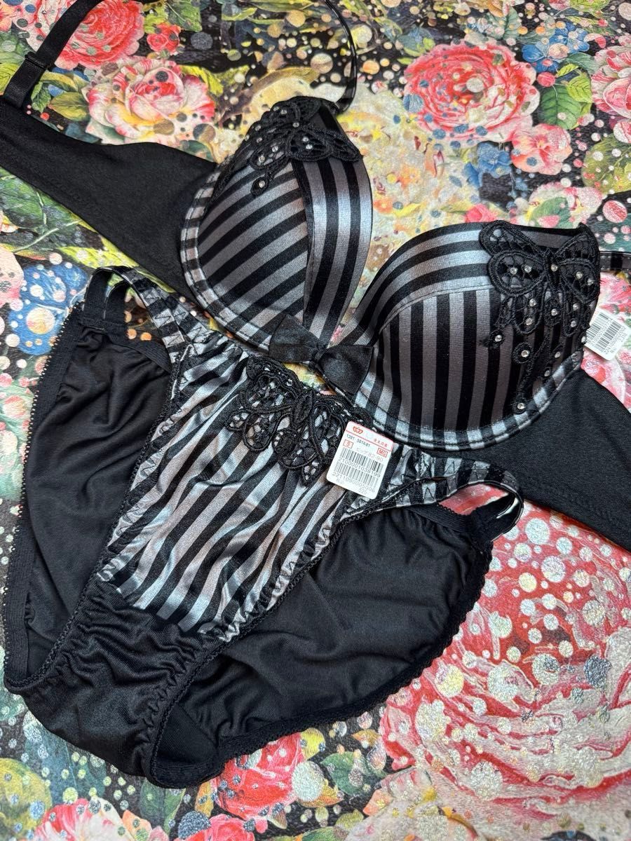 エメフィール 廃盤品 レア ブラジャー ショーツセット Sexy サテン