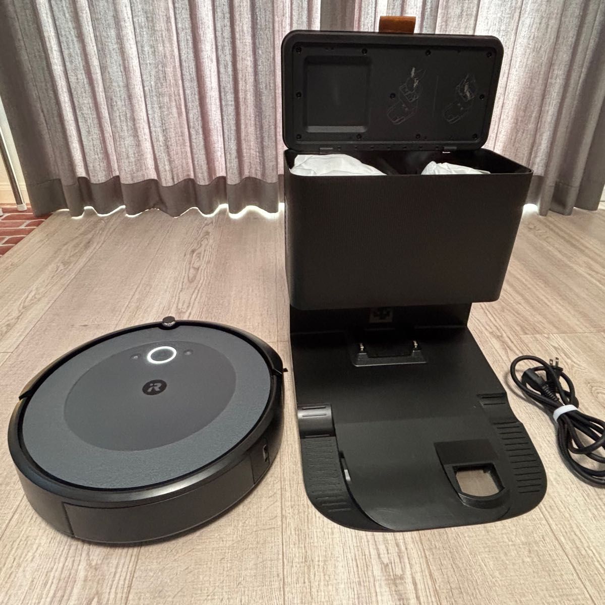 ルンバiRobotルンバi5+【使用70時間未満】 アイロボット 自動ゴミ収集
