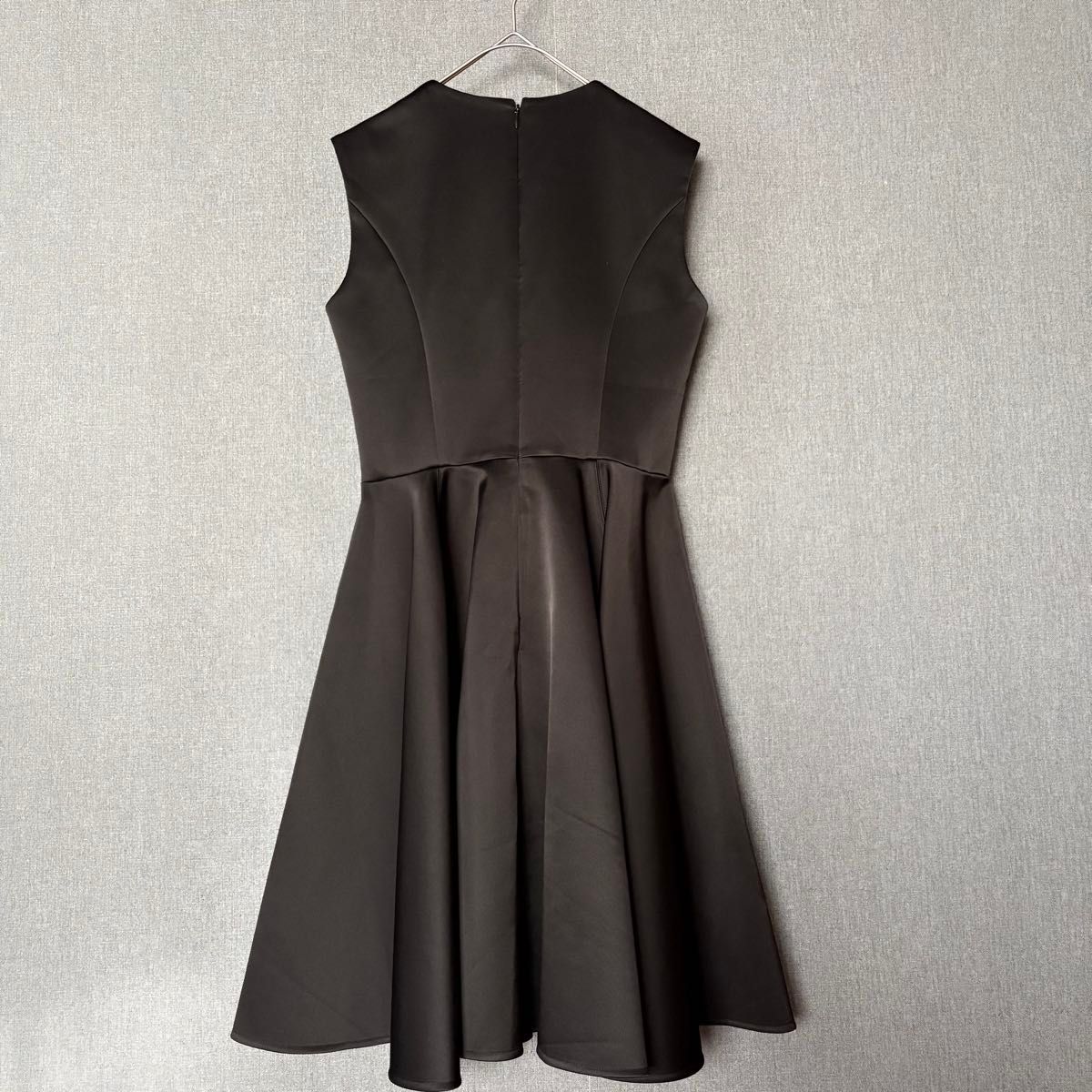 極美品】YOKO CHAN サテンフレアワンピース ノースリーブ 膝丈 38 黒