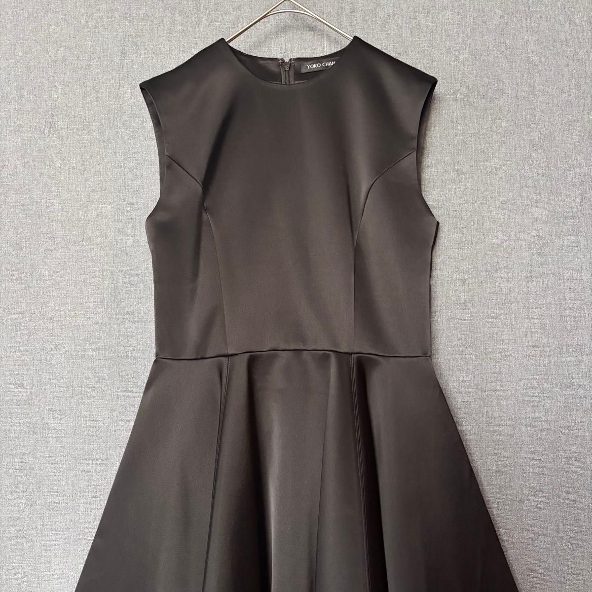 極美品】YOKO CHAN サテンフレアワンピース ノースリーブ 膝丈 38 黒