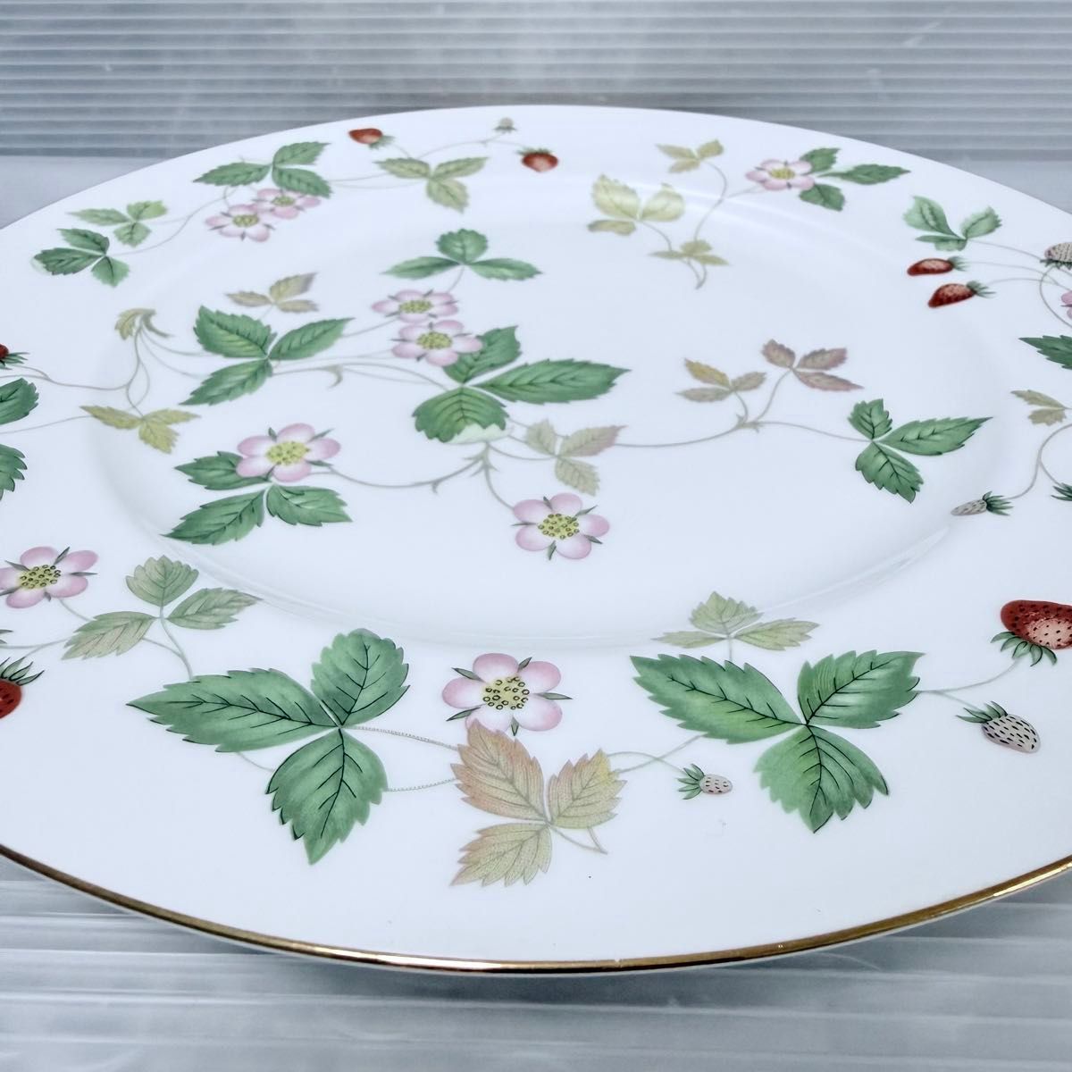 黒壺】 WEDGWOOD ワイルドストロベリー プレート 27cm / ウェッジ