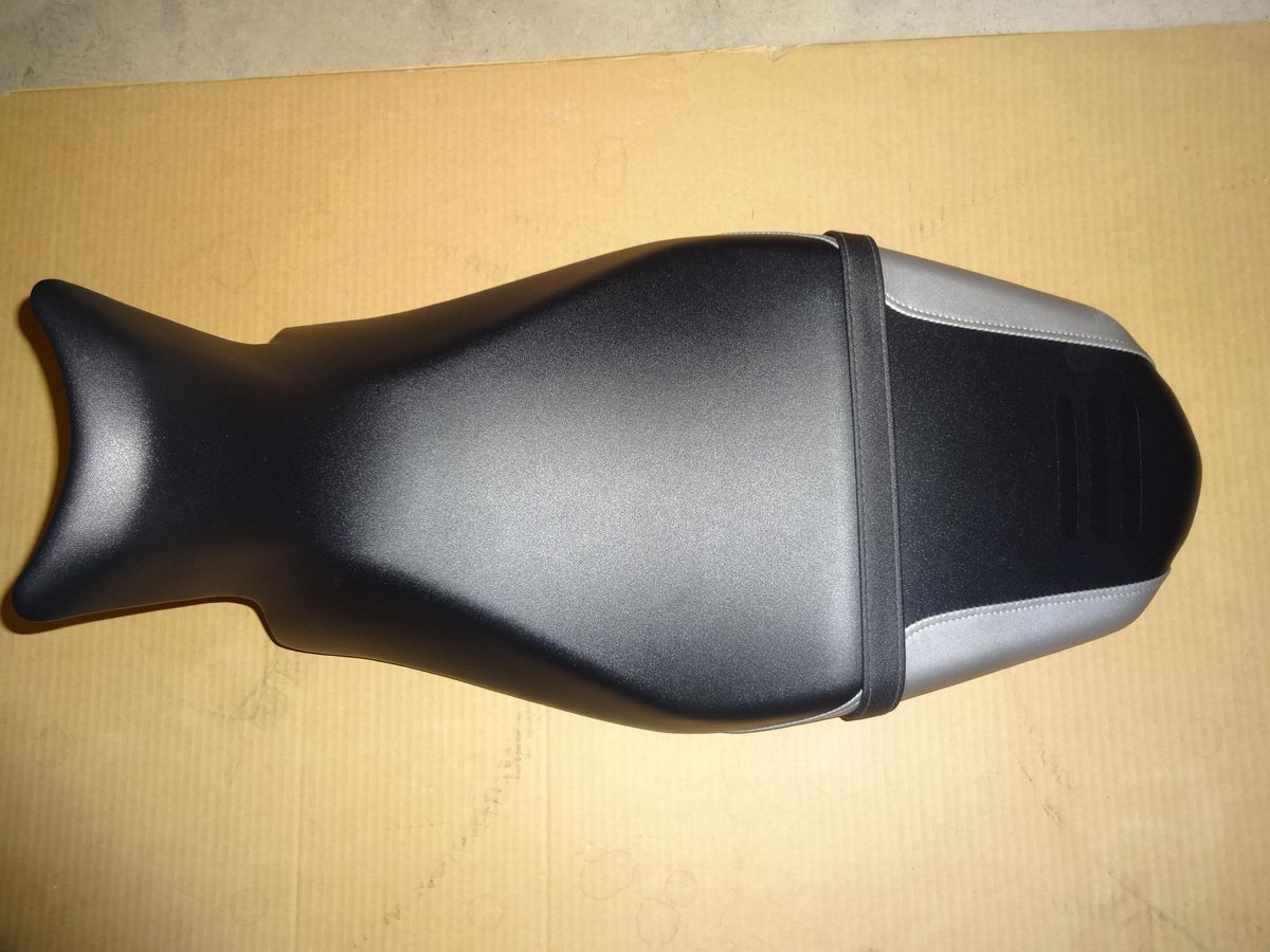 美品 SUZUKI GSX-S1000S KATANA GT79B 純正シート スズキ 新型 カタナ