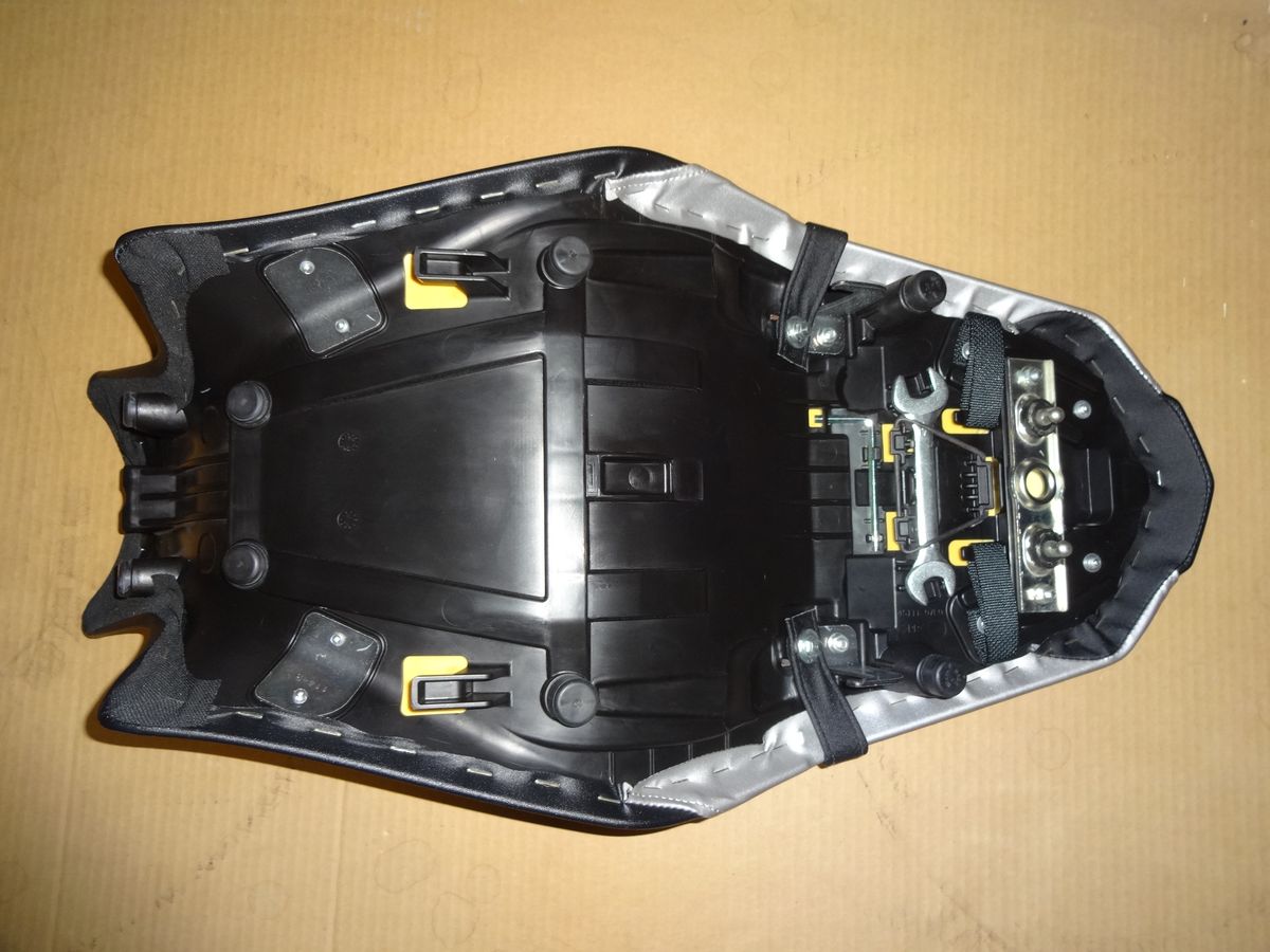 美品 SUZUKI GSX-S1000S KATANA GT79B 純正シート スズキ 新型 カタナ