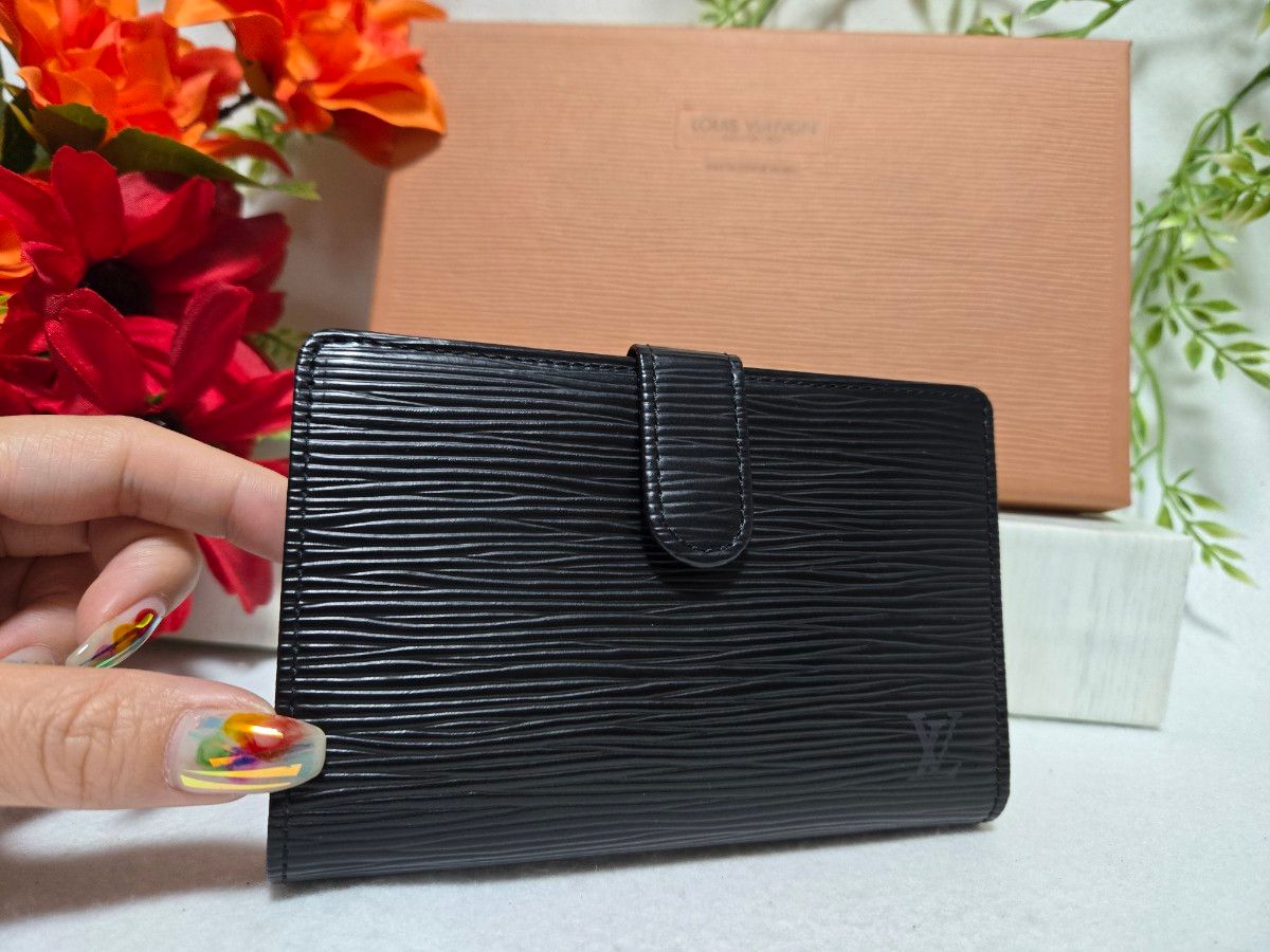 Louis Vuitton ルイヴィトン エピ ブラック がま口 二つ折り財布